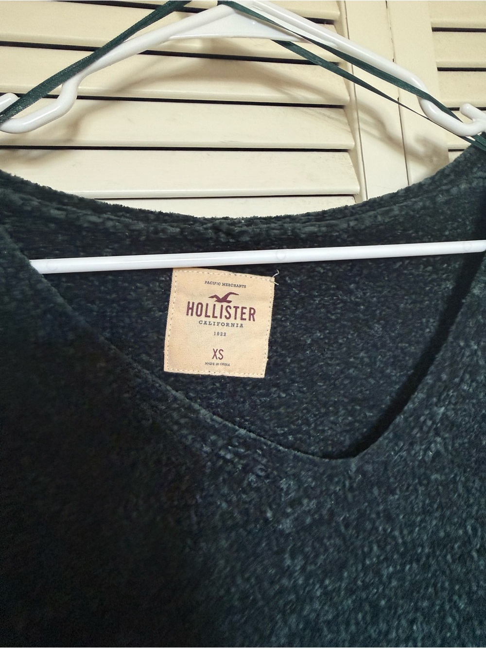 Hollister Forrest Green V-Neck Chenille Sweater - Picture 3 of 5